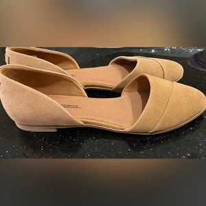 Toms Flats. Size W 8